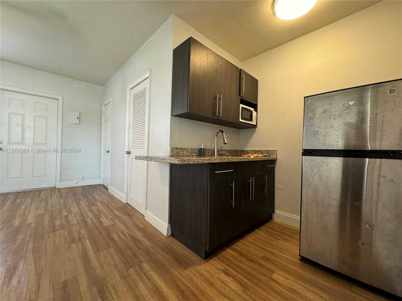 Small Image of 7143 BONITA DR #1-4, Miami Beach Number 32