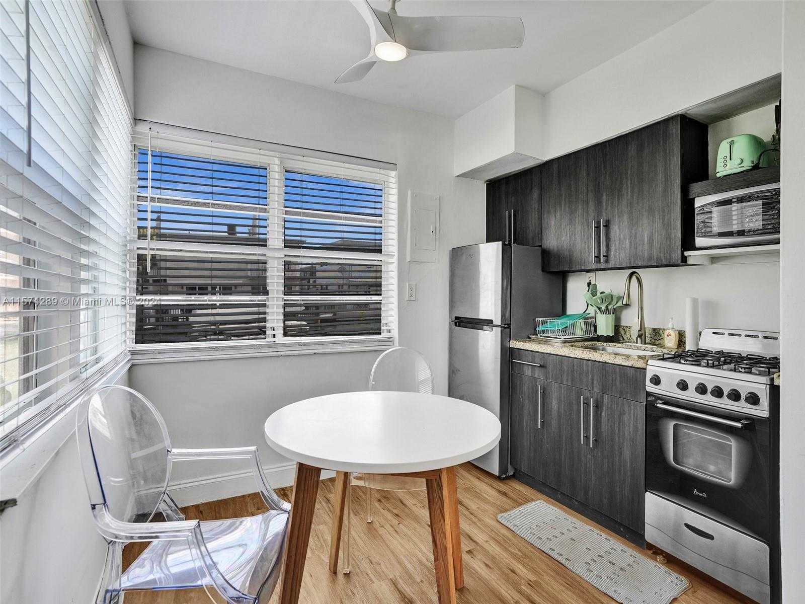 Small Image of 7143 BONITA DR #1-4, Miami Beach Number 5