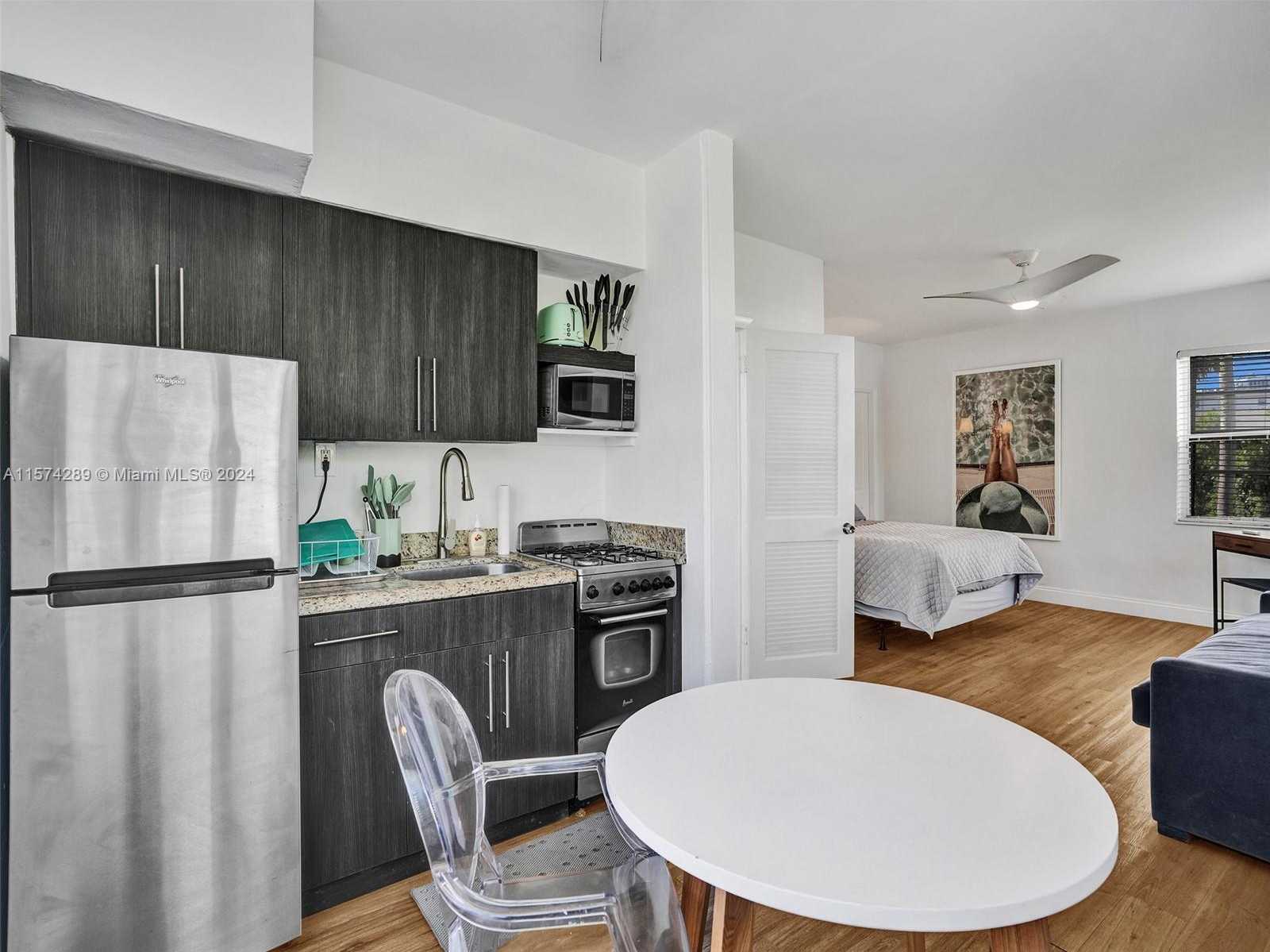 Small Image of 7143 BONITA DR #1-4, Miami Beach Number 6