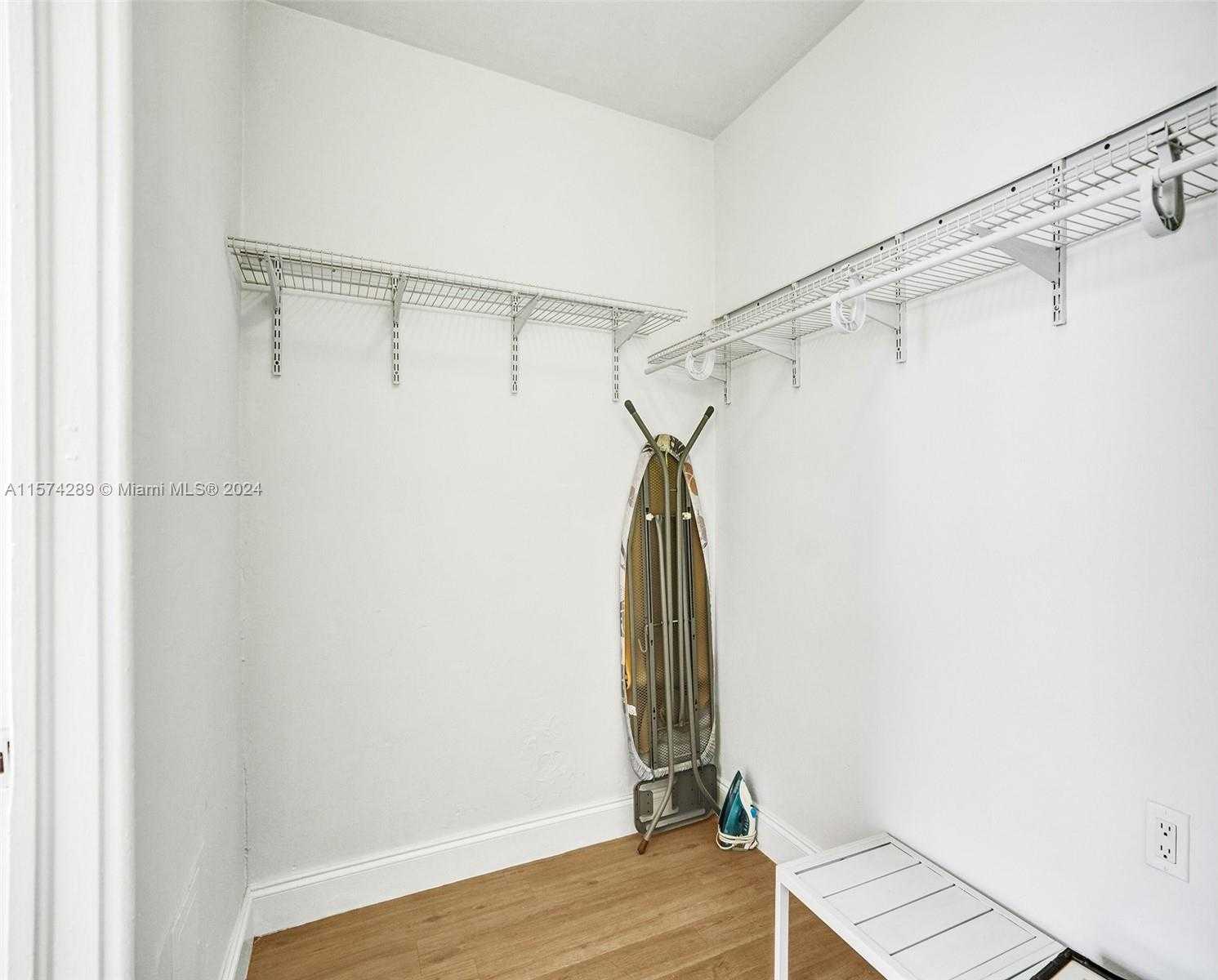 Small Image of 7143 BONITA DR #1-4, Miami Beach Number 9