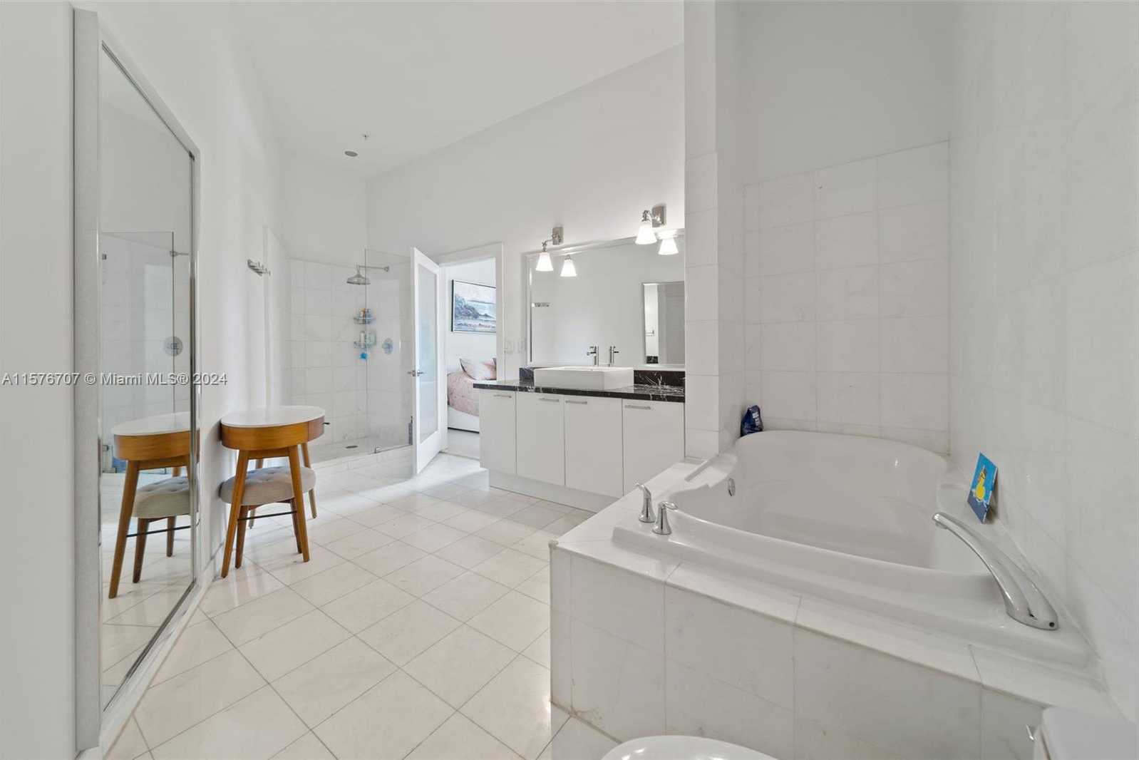 Small Image of 2001 MERIDIAN AVE #103, Miami Beach Number 15