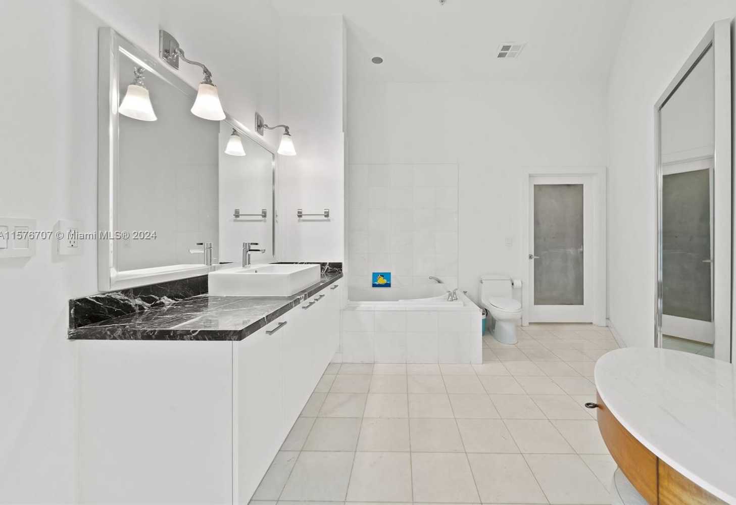 Small Image of 2001 MERIDIAN AVE #103, Miami Beach Number 16