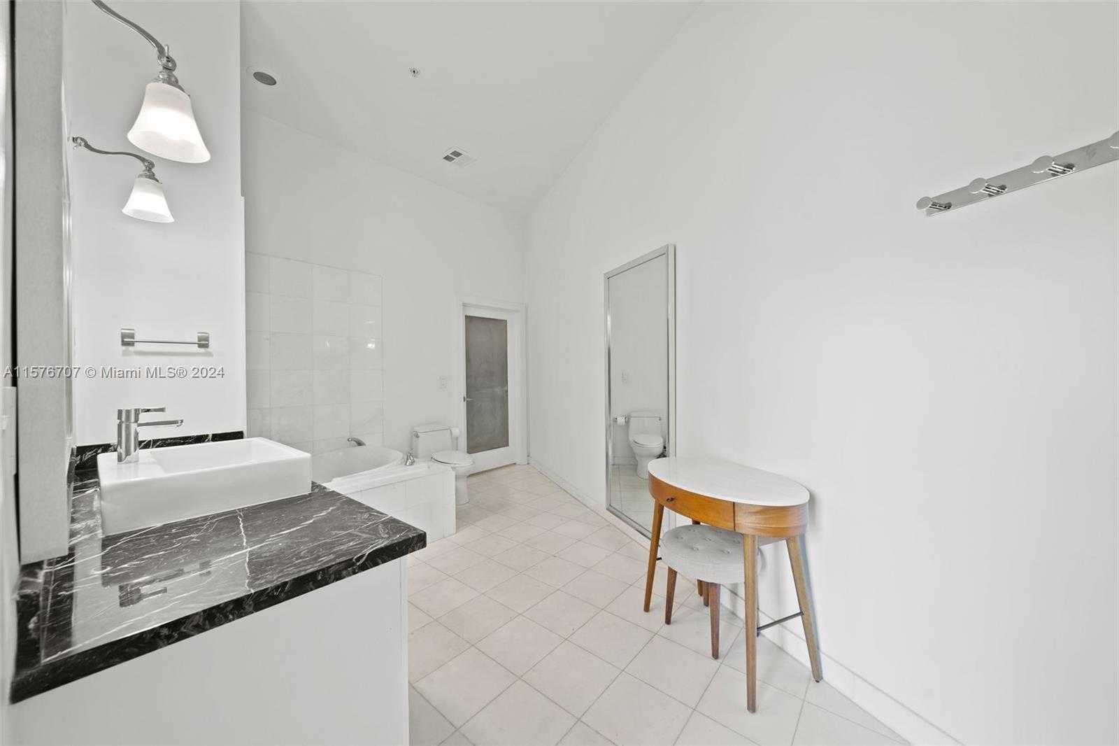 Small Image of 2001 MERIDIAN AVE #103, Miami Beach Number 17
