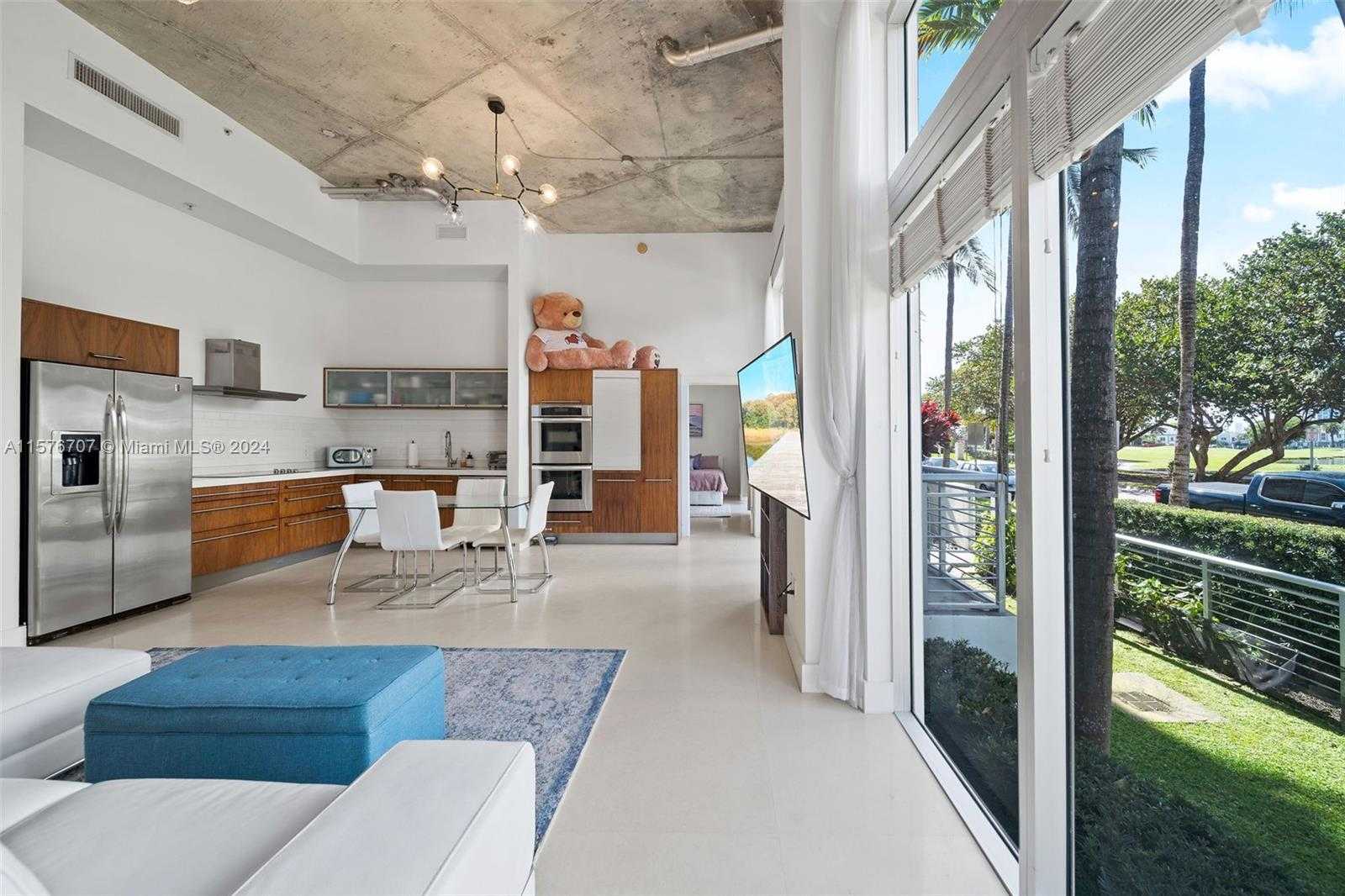 Small Image of 2001 MERIDIAN AVE #103, Miami Beach Number 2