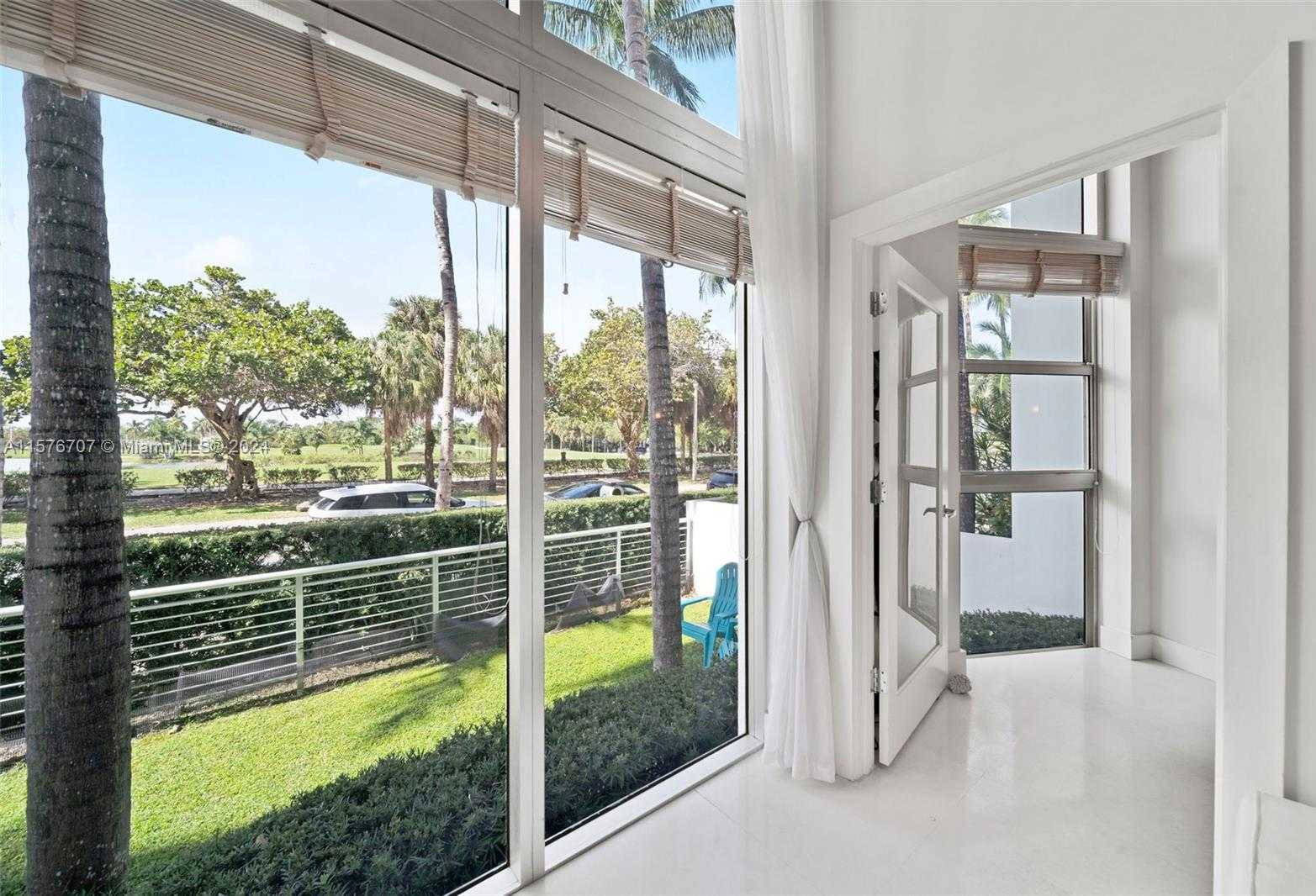 Small Image of 2001 MERIDIAN AVE #103, Miami Beach Number 20