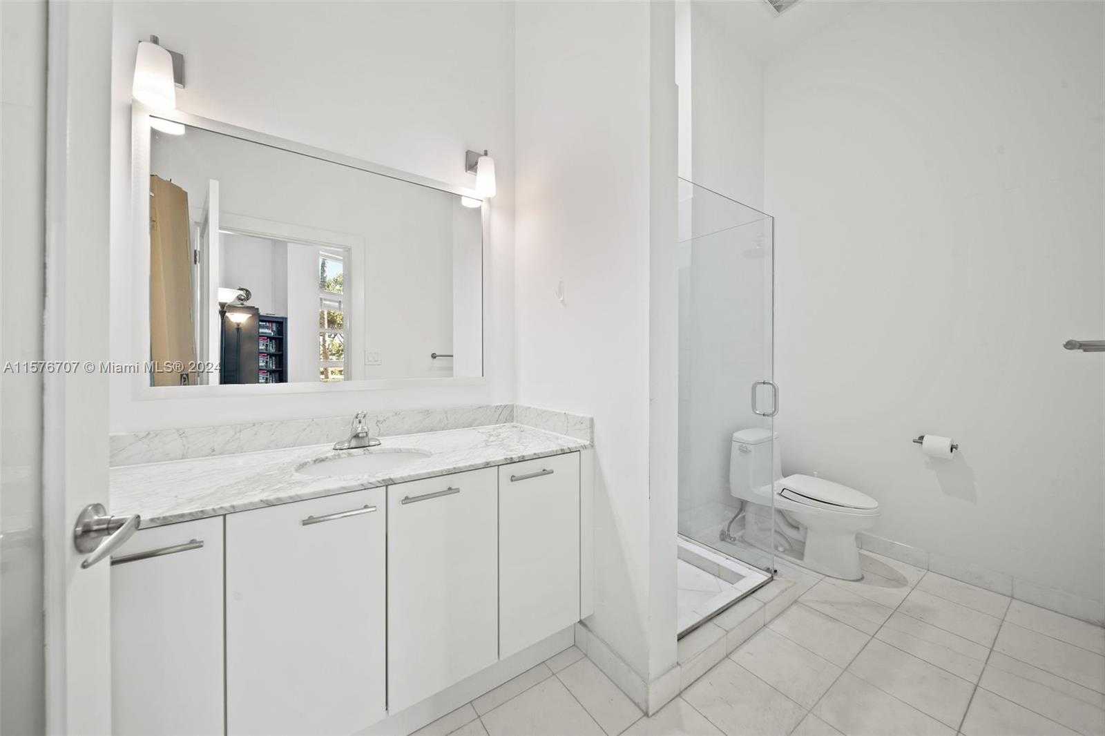 Small Image of 2001 MERIDIAN AVE #103, Miami Beach Number 24
