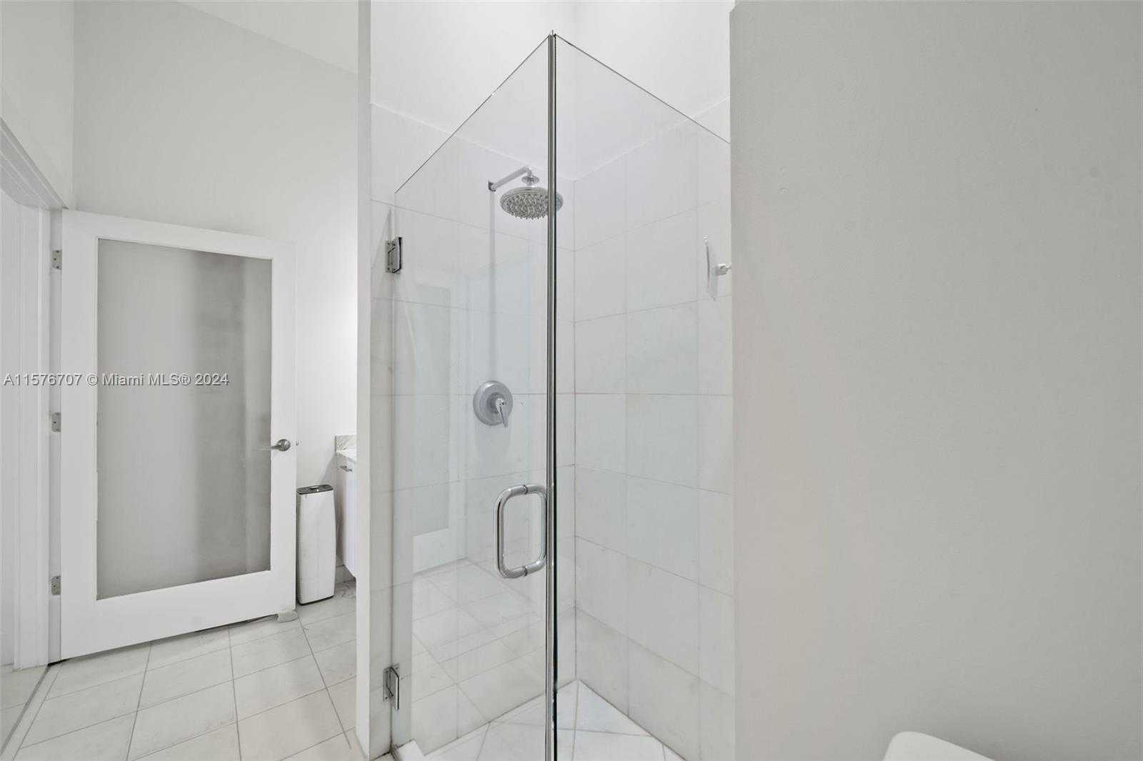 Small Image of 2001 MERIDIAN AVE #103, Miami Beach Number 25