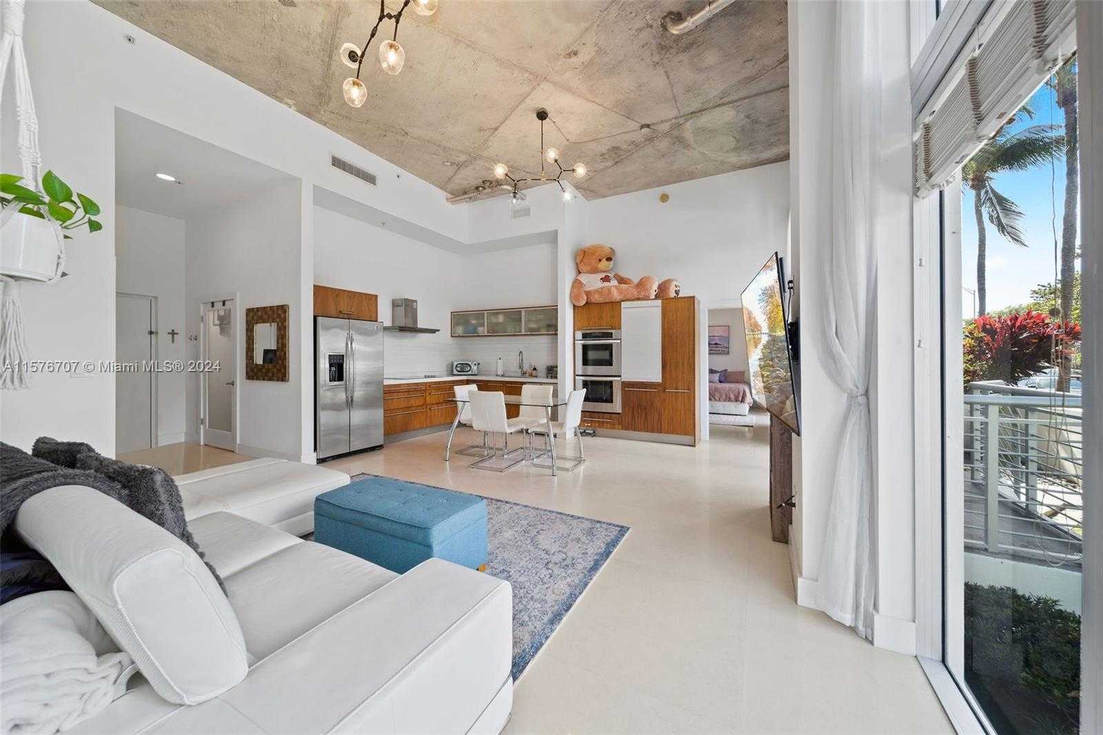 Small Image of 2001 MERIDIAN AVE #103, Miami Beach Number 3