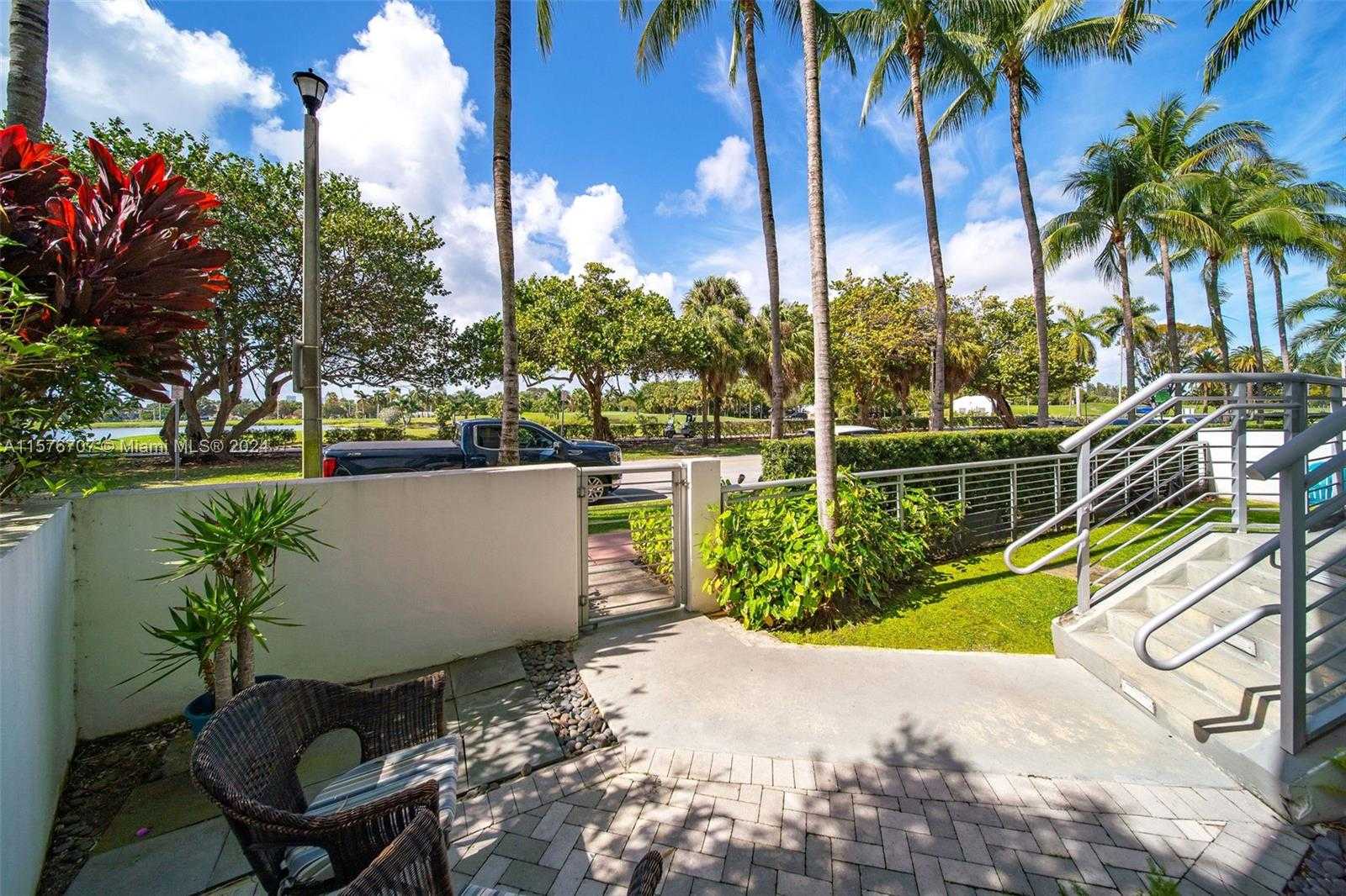 Small Image of 2001 MERIDIAN AVE #103, Miami Beach Number 30