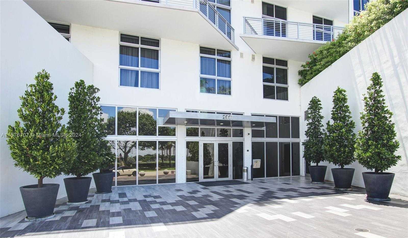 Small Image of 2001 MERIDIAN AVE #103, Miami Beach Number 38