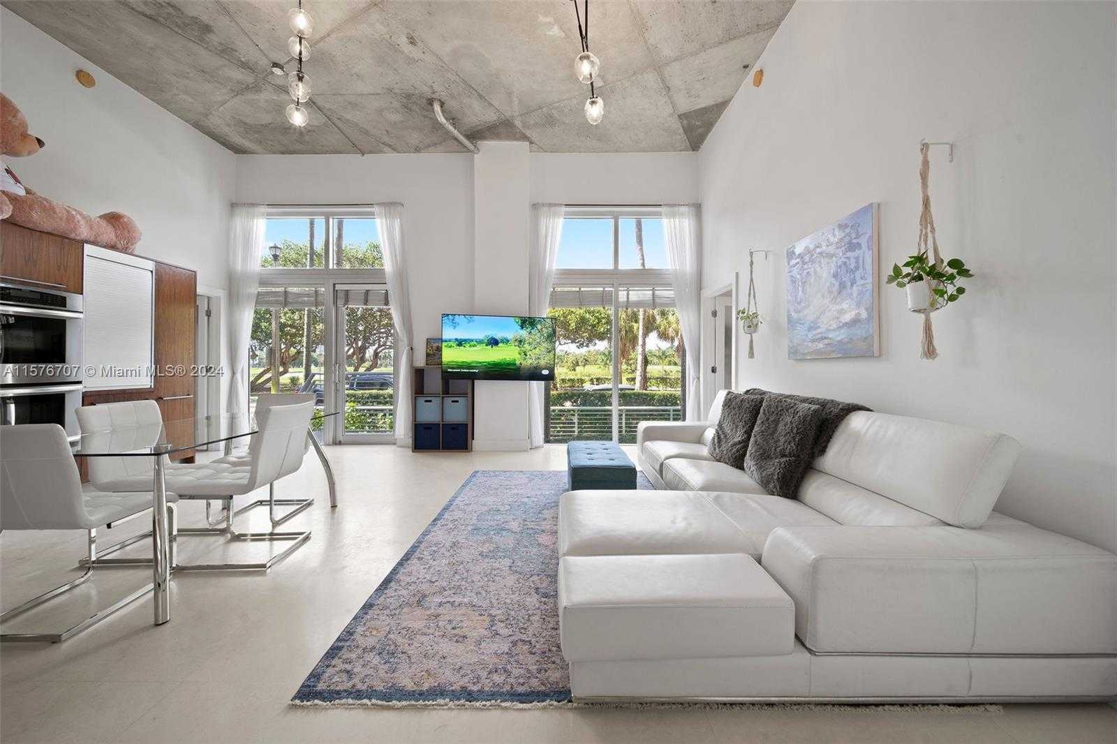 Small Image of 2001 MERIDIAN AVE #103, Miami Beach Number 4