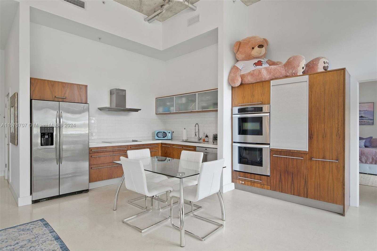 Small Image of 2001 MERIDIAN AVE #103, Miami Beach Number 7
