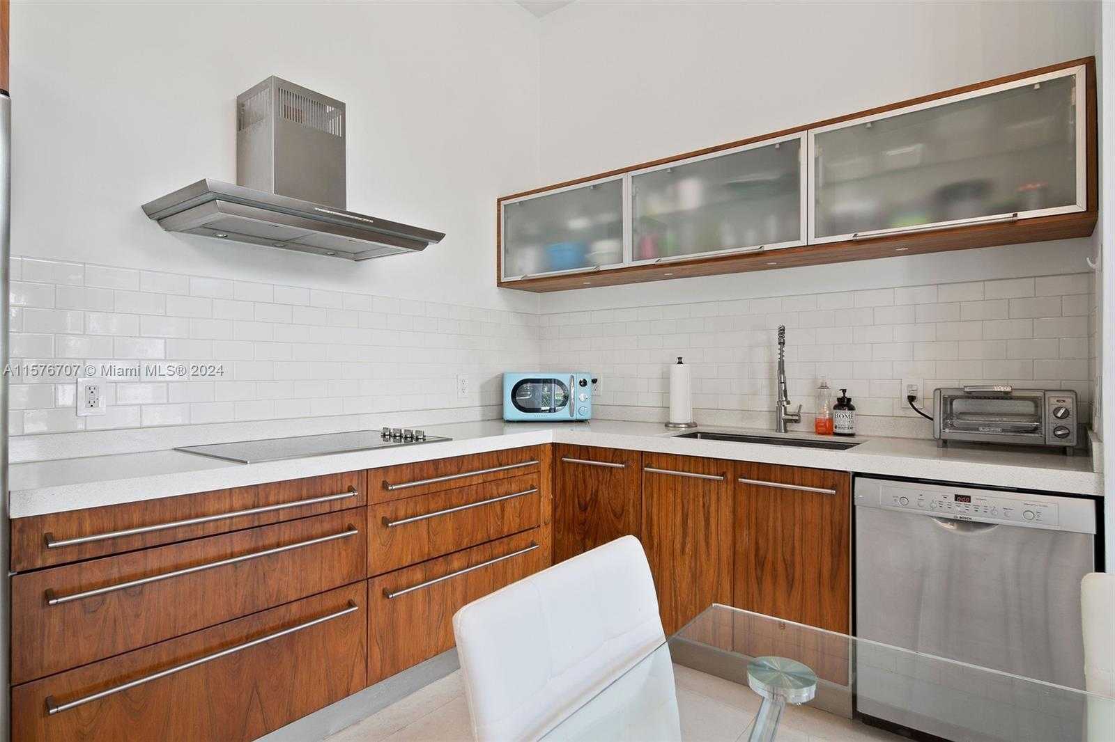Small Image of 2001 MERIDIAN AVE #103, Miami Beach Number 9