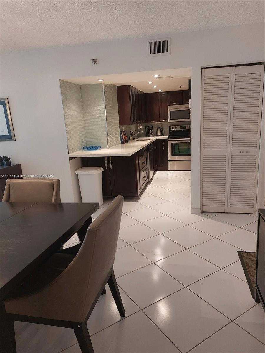 Small Image of 2401 COLLINS AVE #1107, Miami Beach Number 11