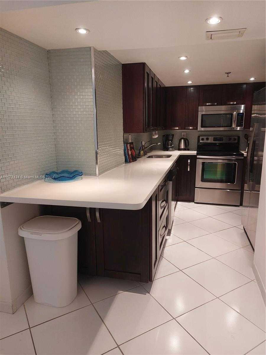Small Image of 2401 COLLINS AVE #1107, Miami Beach Number 12