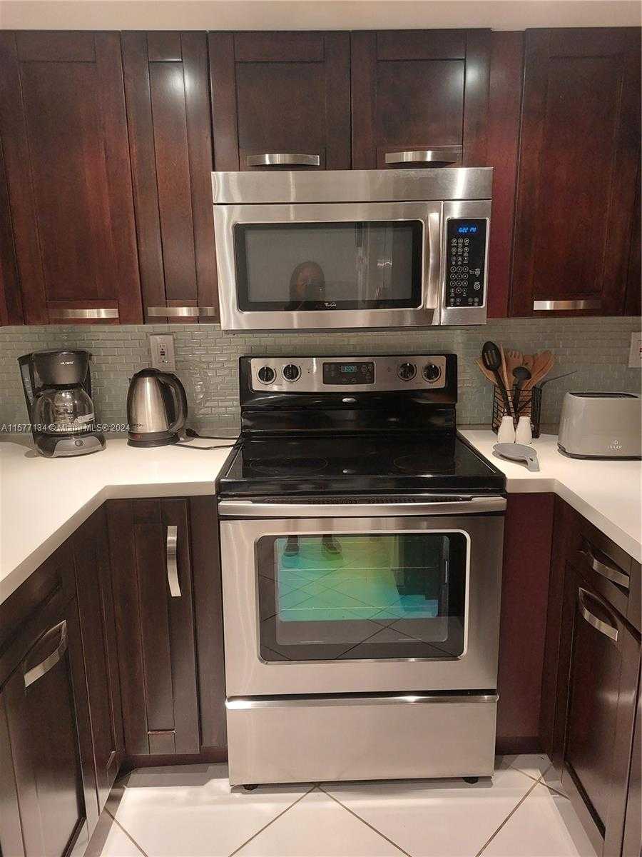 Small Image of 2401 COLLINS AVE #1107, Miami Beach Number 13