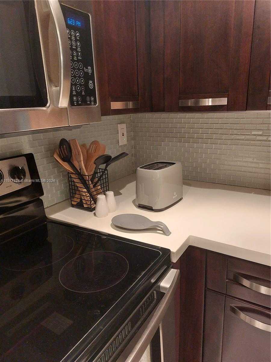 Small Image of 2401 COLLINS AVE #1107, Miami Beach Number 15