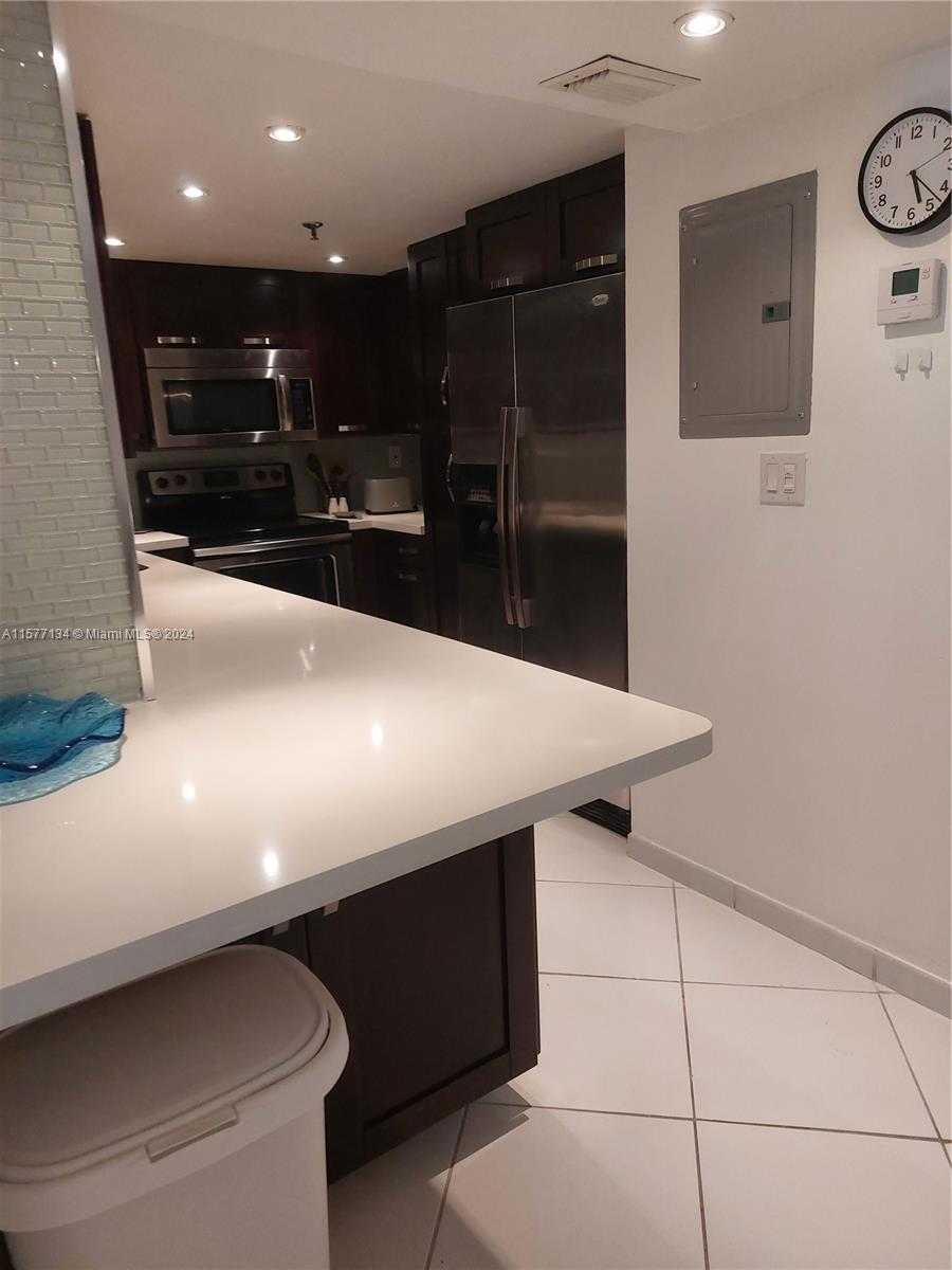 Small Image of 2401 COLLINS AVE #1107, Miami Beach Number 16