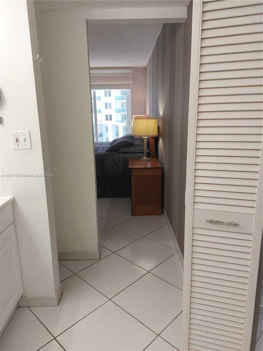 Small Image of 2401 COLLINS AVE #1107, Miami Beach Number 30