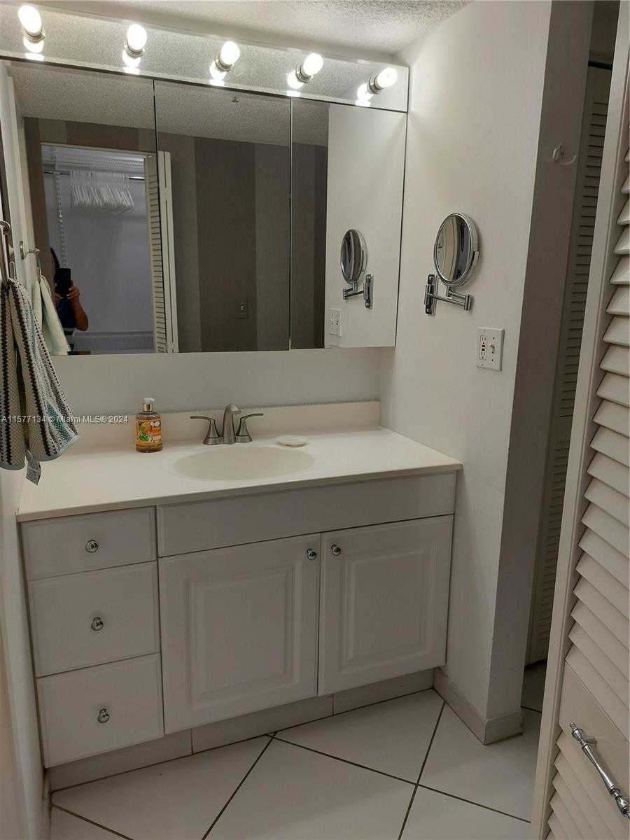 Small Image of 2401 COLLINS AVE #1107, Miami Beach Number 31