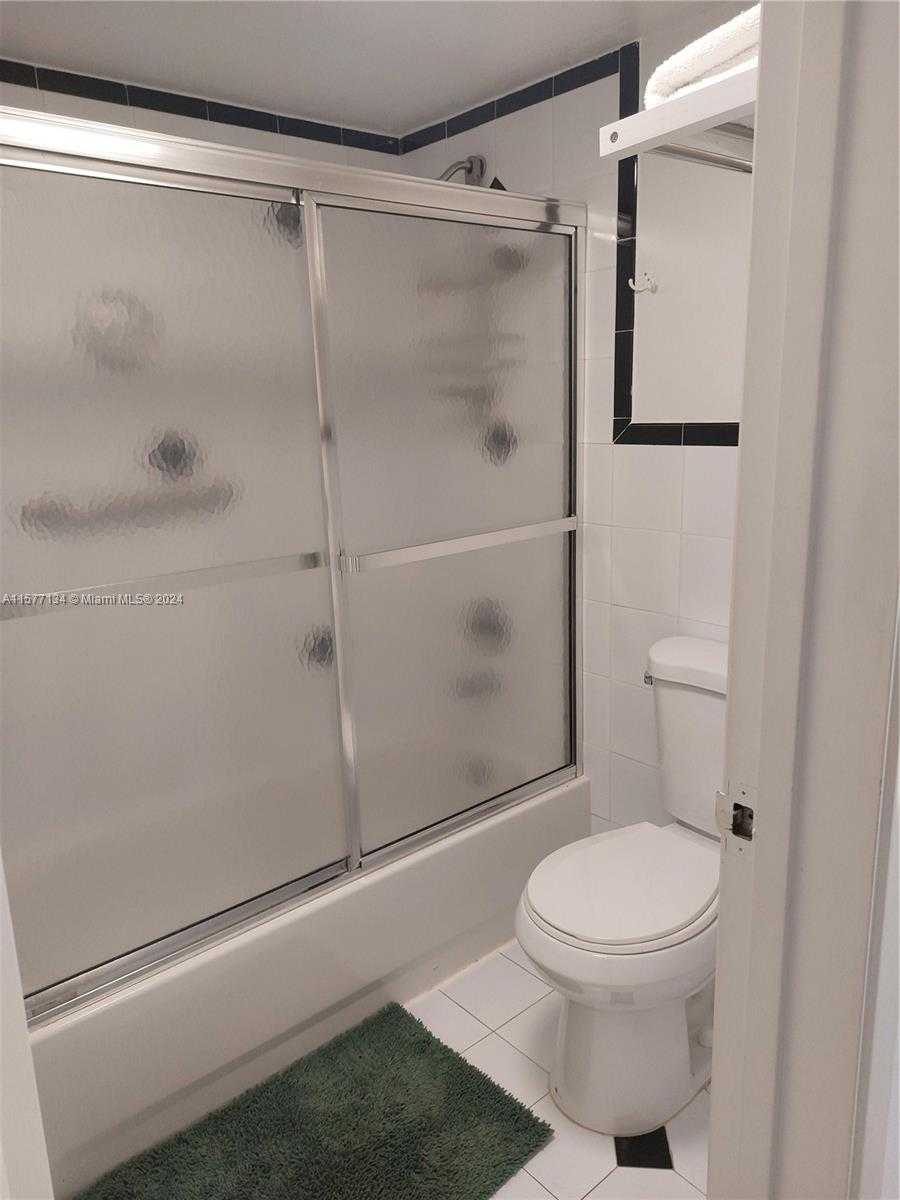 Small Image of 2401 COLLINS AVE #1107, Miami Beach Number 32