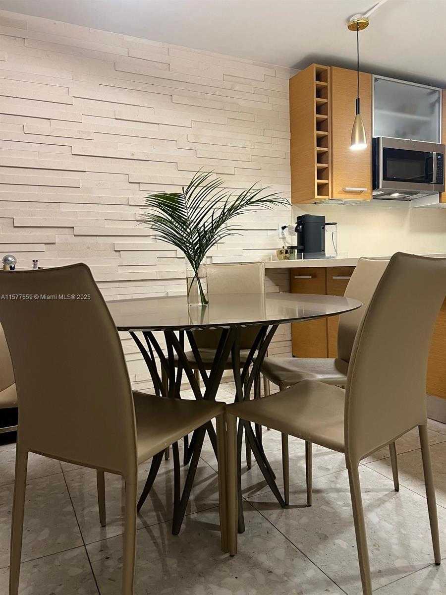 Small Image of 1331 LINCOLN RD #403, Miami Beach Number 2
