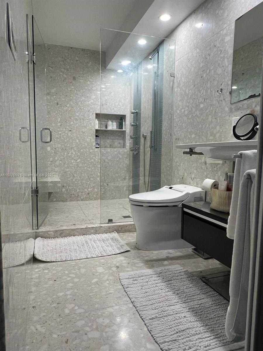 Small Image of 1331 LINCOLN RD #403, Miami Beach Number 21
