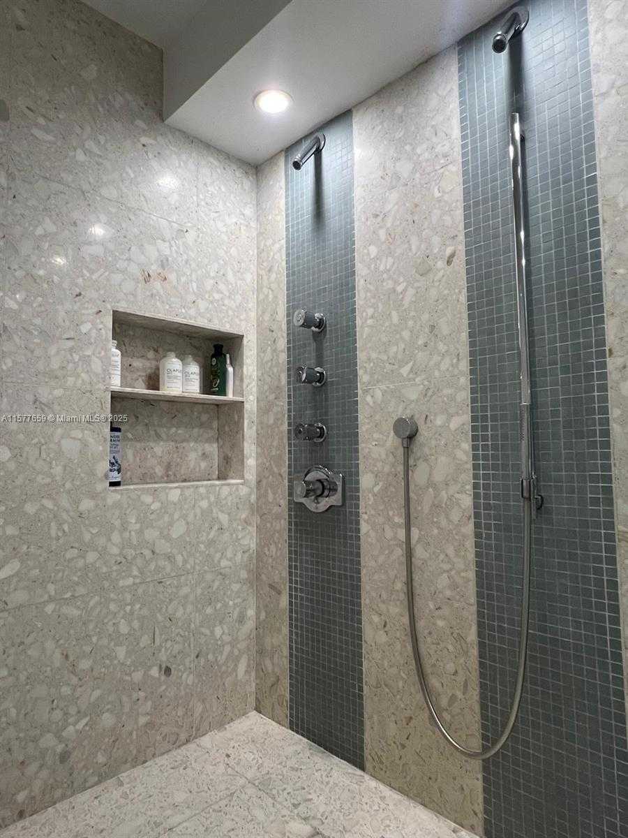 Small Image of 1331 LINCOLN RD #403, Miami Beach Number 22