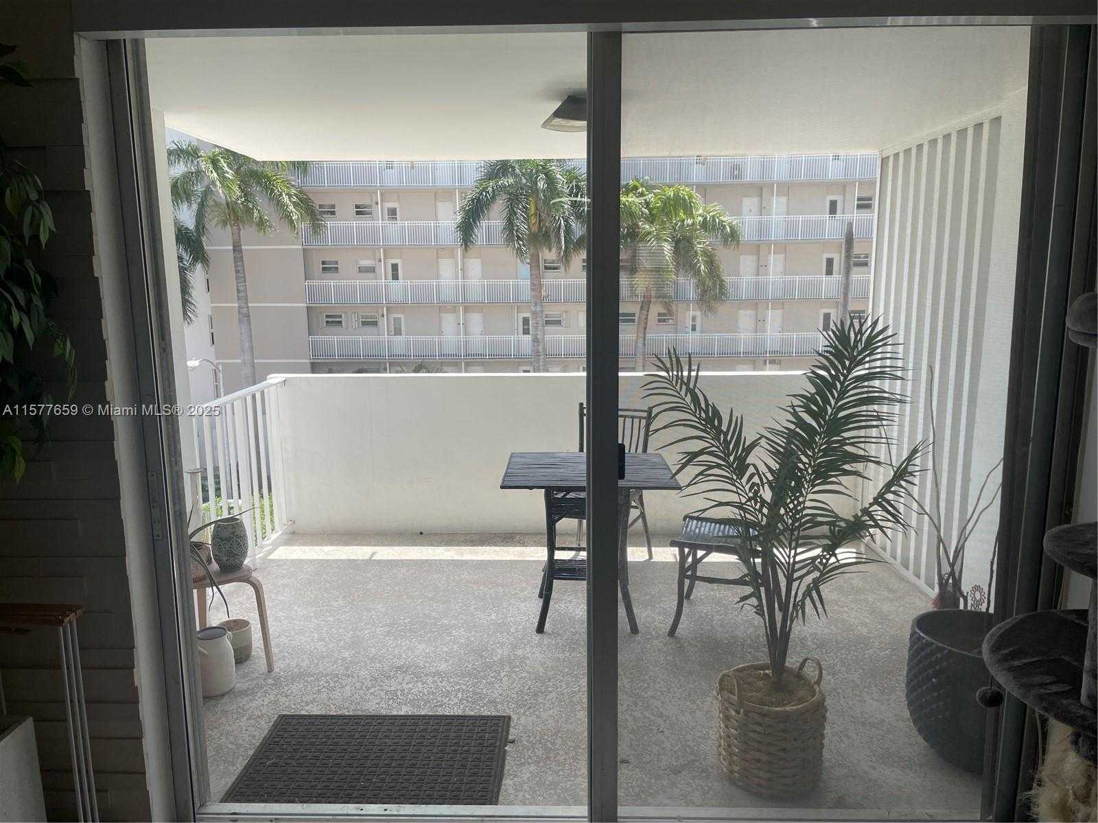 Small Image of 1331 LINCOLN RD #403, Miami Beach Number 31