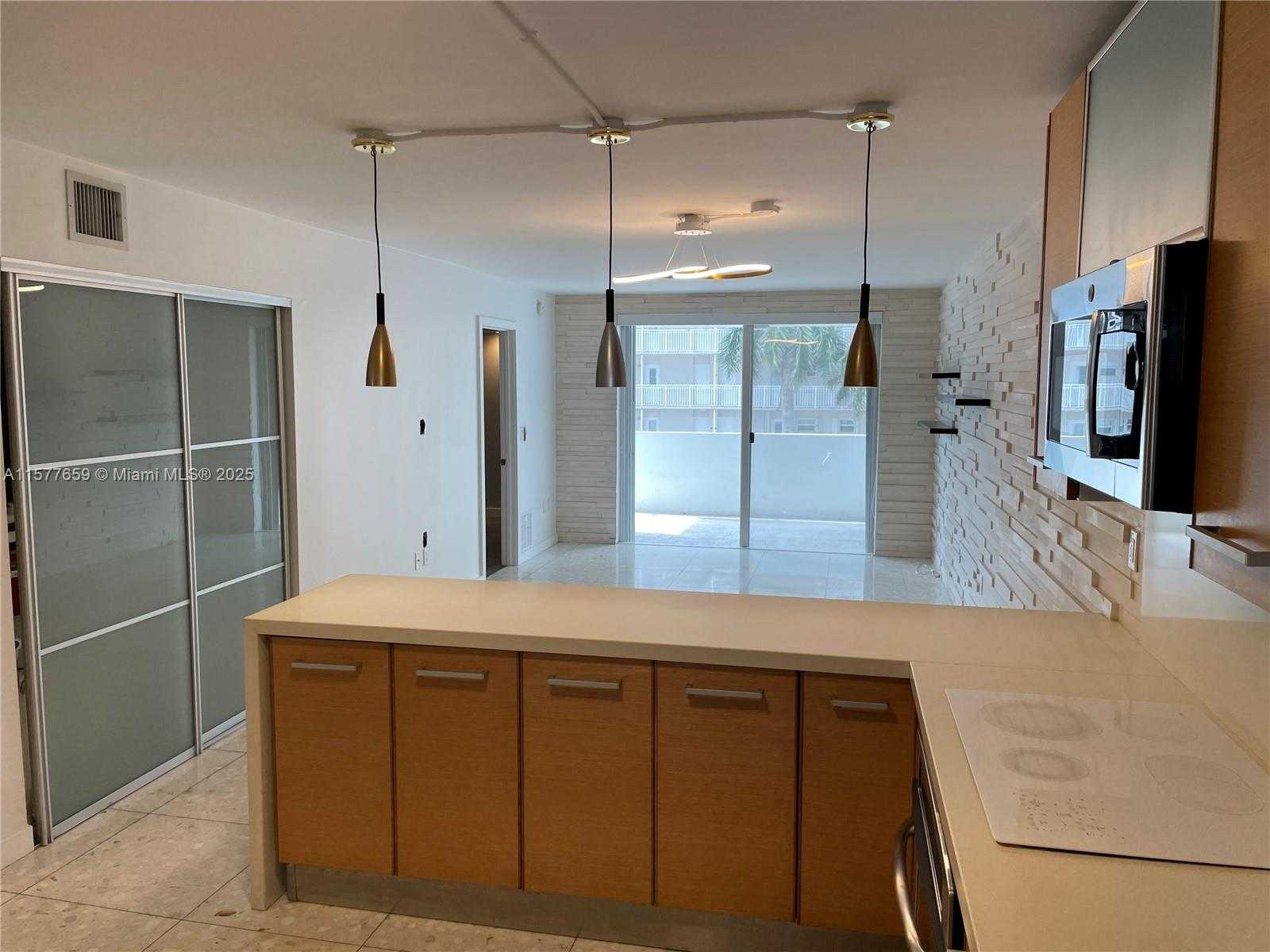 Small Image of 1331 LINCOLN RD #403, Miami Beach Number 4