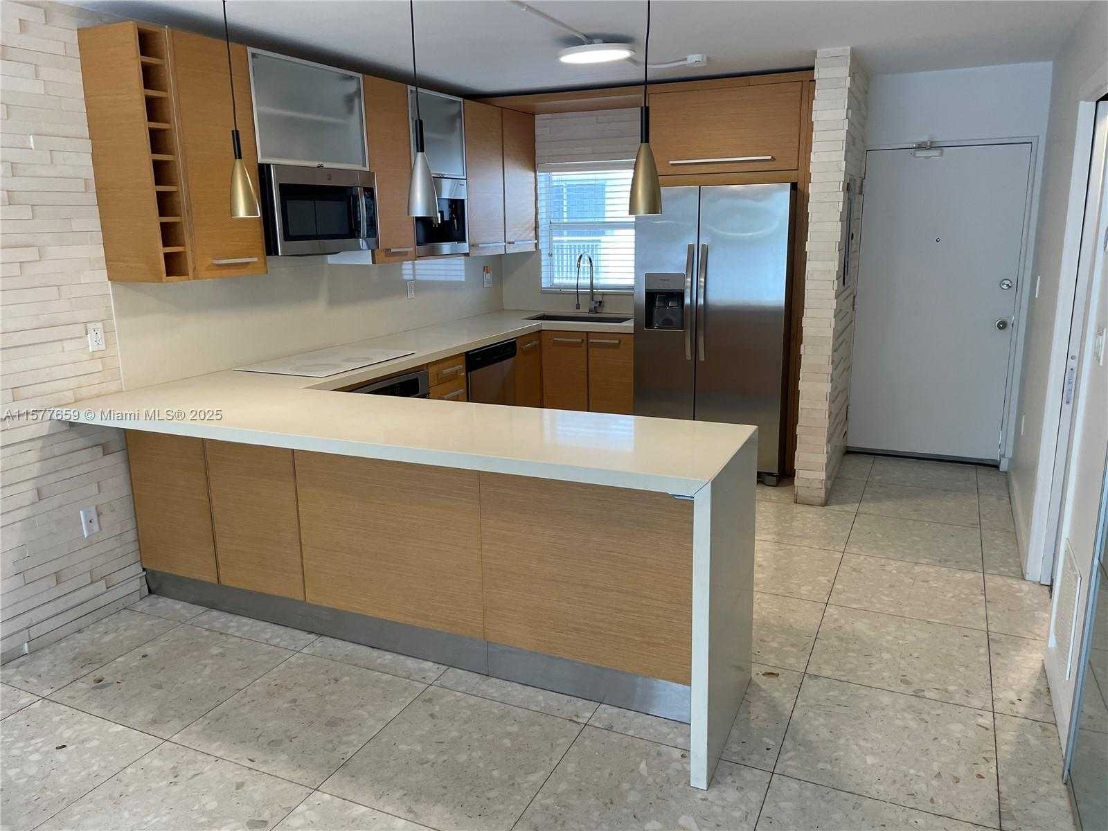Small Image of 1331 LINCOLN RD #403, Miami Beach Number 6