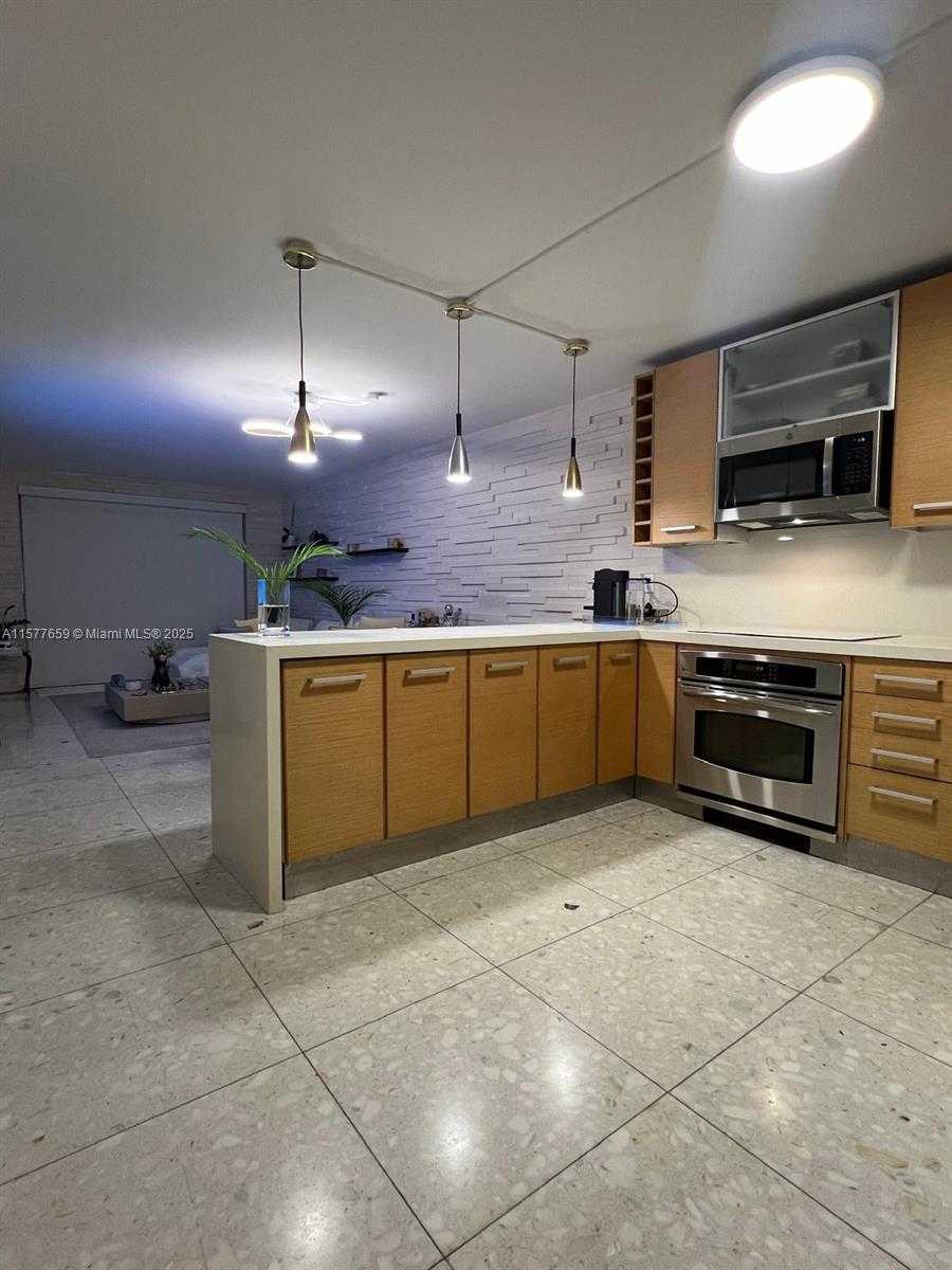 Small Image of 1331 LINCOLN RD #403, Miami Beach Number 9