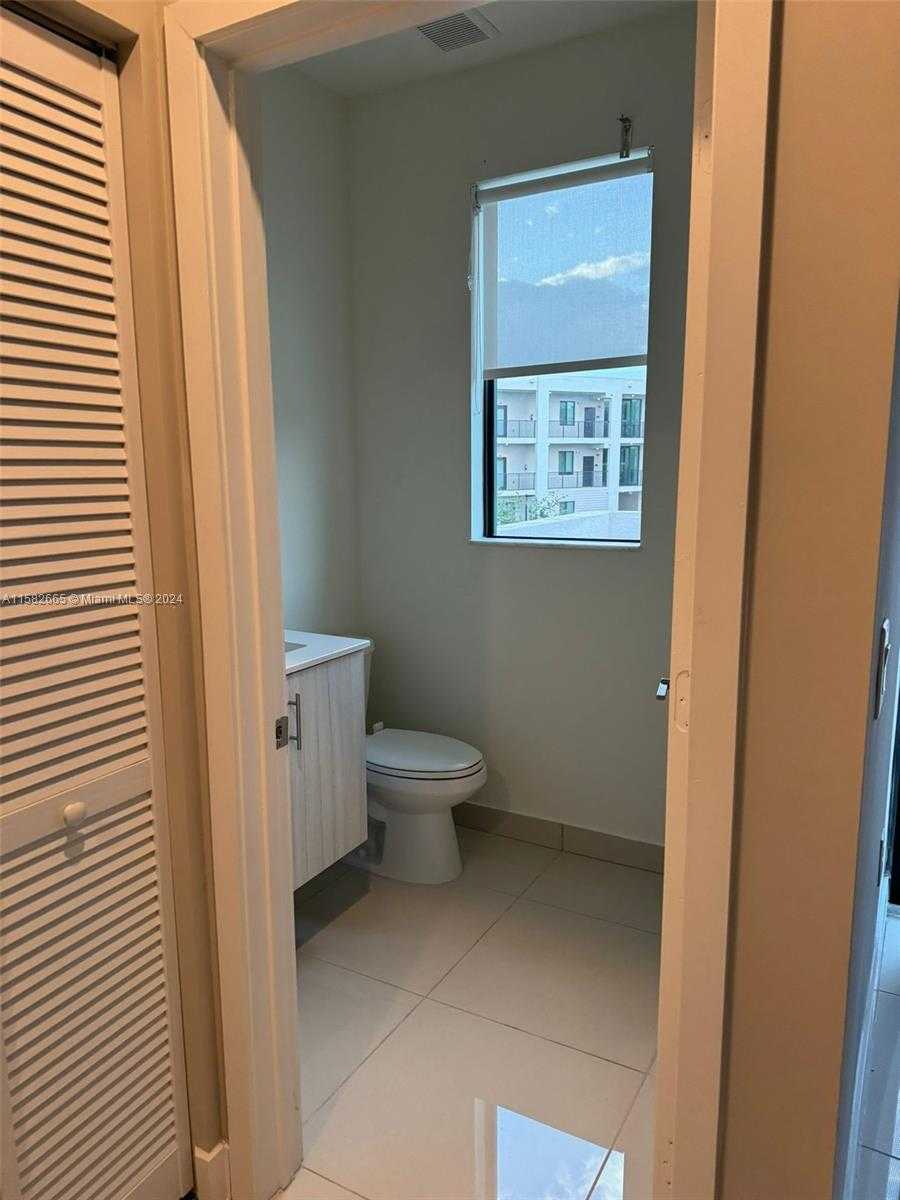 Small Image of 4718 NORTH WEST 84TH AVE #4718, Doral Number 17