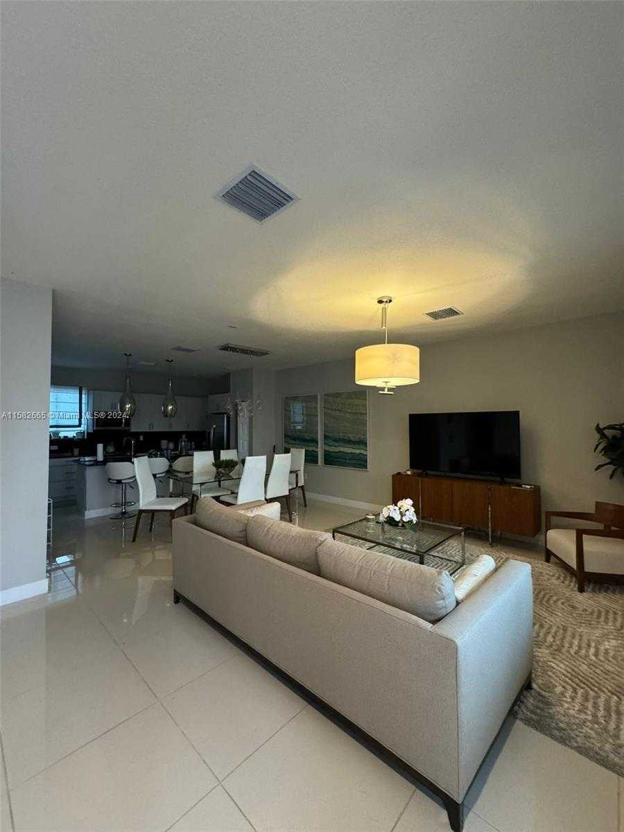 Small Image of 4718 NORTH WEST 84TH AVE #4718, Doral Number 3