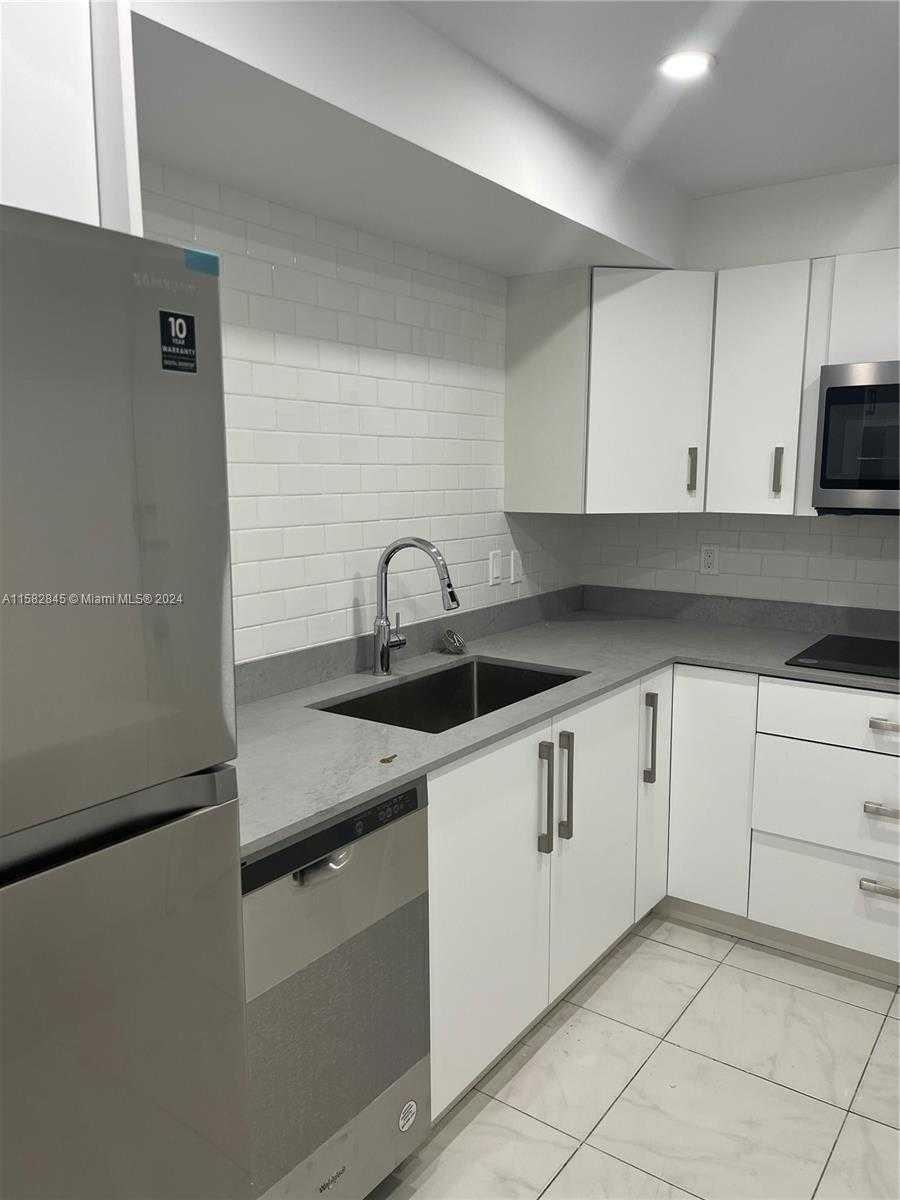 Small Image of 400 KINGS POINT DR #310, Sunny Isles Beach Number 19