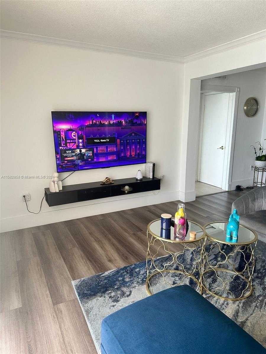 Small Image of 400 KINGS POINT DR #1208, Sunny Isles Beach Number 27