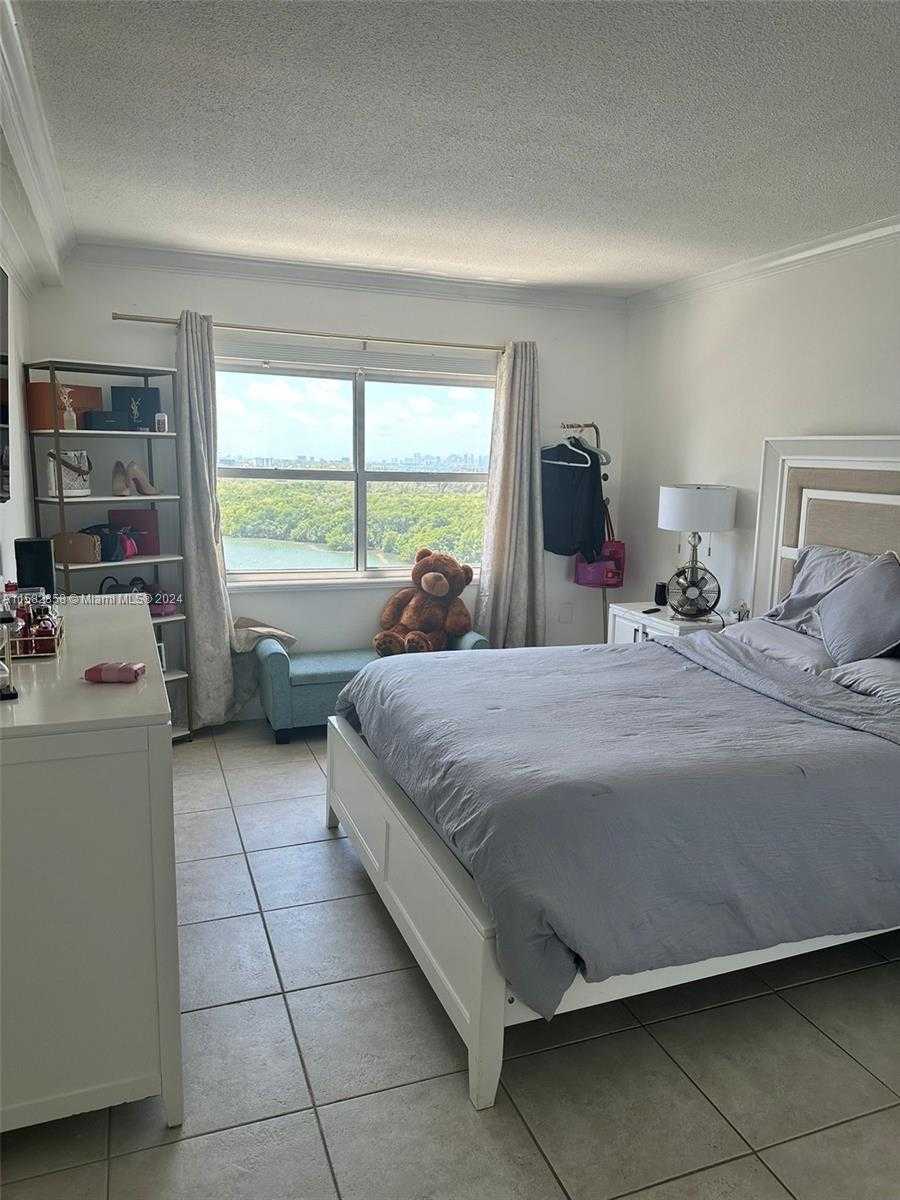 Small Image of 400 KINGS POINT DR #1208, Sunny Isles Beach Number 28