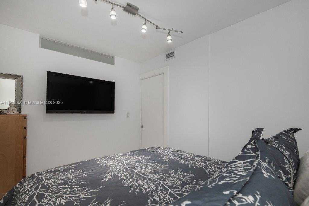 Small Image of 2301 COLLINS AVE #1111, Miami Beach Number 19