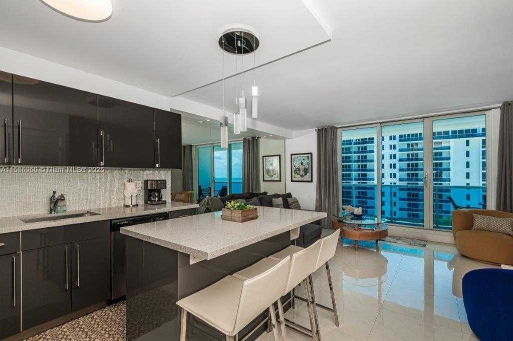 Small Image of 2301 COLLINS AVE #1111, Miami Beach Number 2