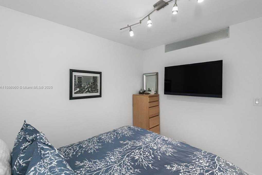 Small Image of 2301 COLLINS AVE #1111, Miami Beach Number 20