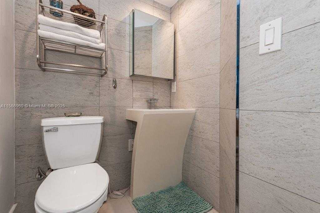 Small Image of 2301 COLLINS AVE #1111, Miami Beach Number 21