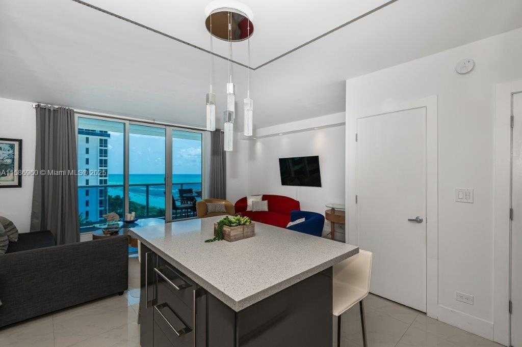 Small Image of 2301 COLLINS AVE #1111, Miami Beach Number 4