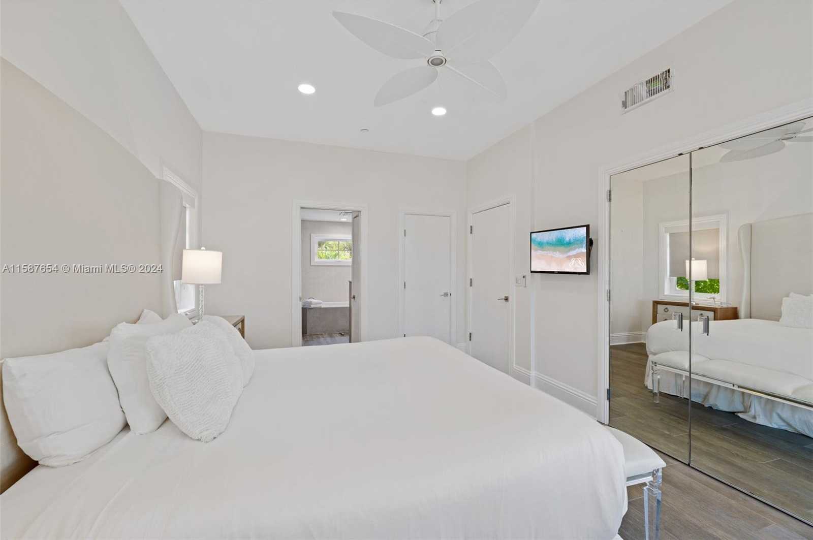 Small Image of 15122 FISHER ISLAND DR #15122, Miami Beach Number 11