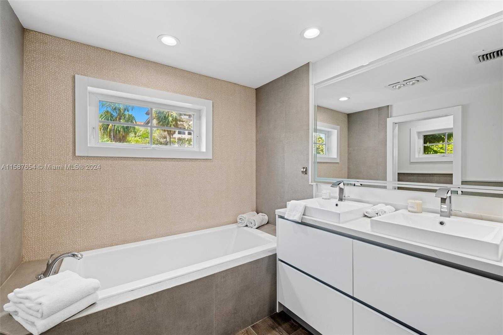Small Image of 15122 FISHER ISLAND DR #15122, Miami Beach Number 16