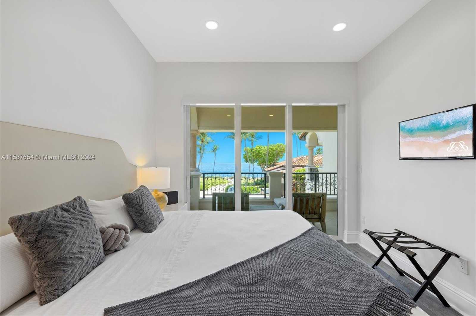 Small Image of 15122 FISHER ISLAND DR #15122, Miami Beach Number 18