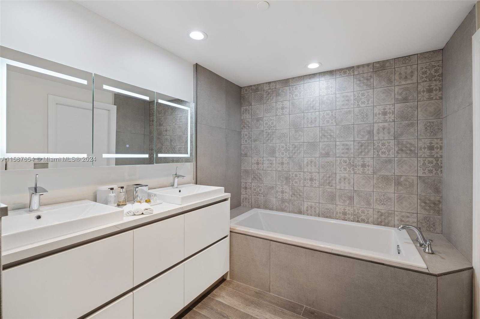 Small Image of 15122 FISHER ISLAND DR #15122, Miami Beach Number 21