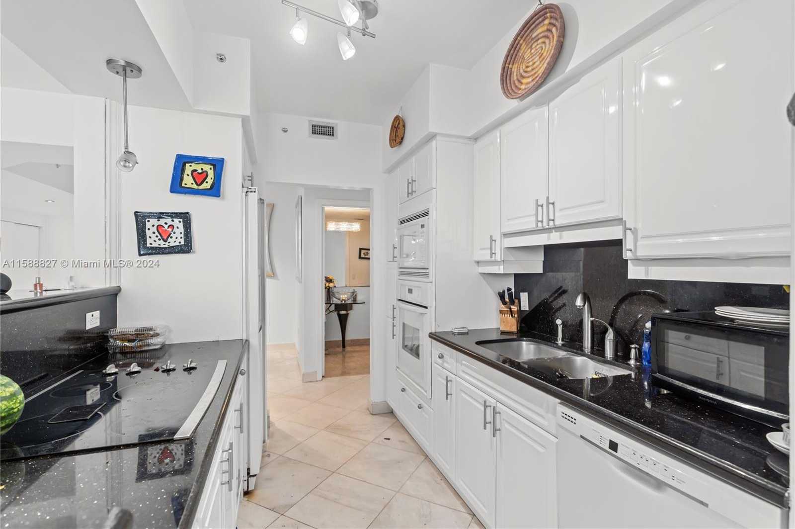Small Image of 4775 COLLINS AVE #2404, Miami Beach Number 16