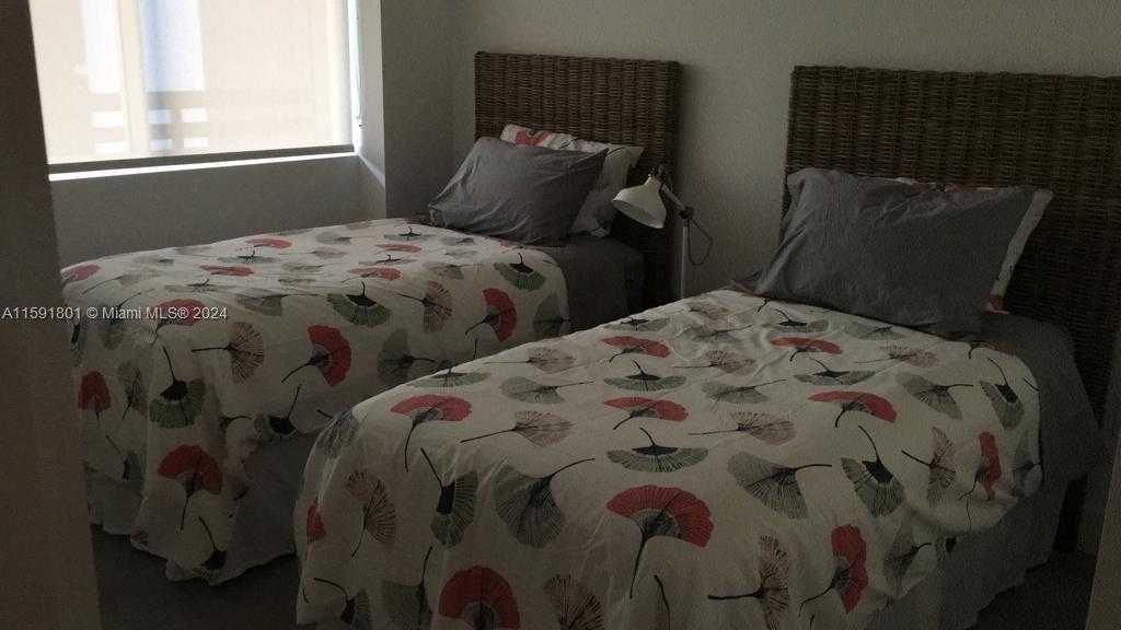Imagen de Pequeño Objeto