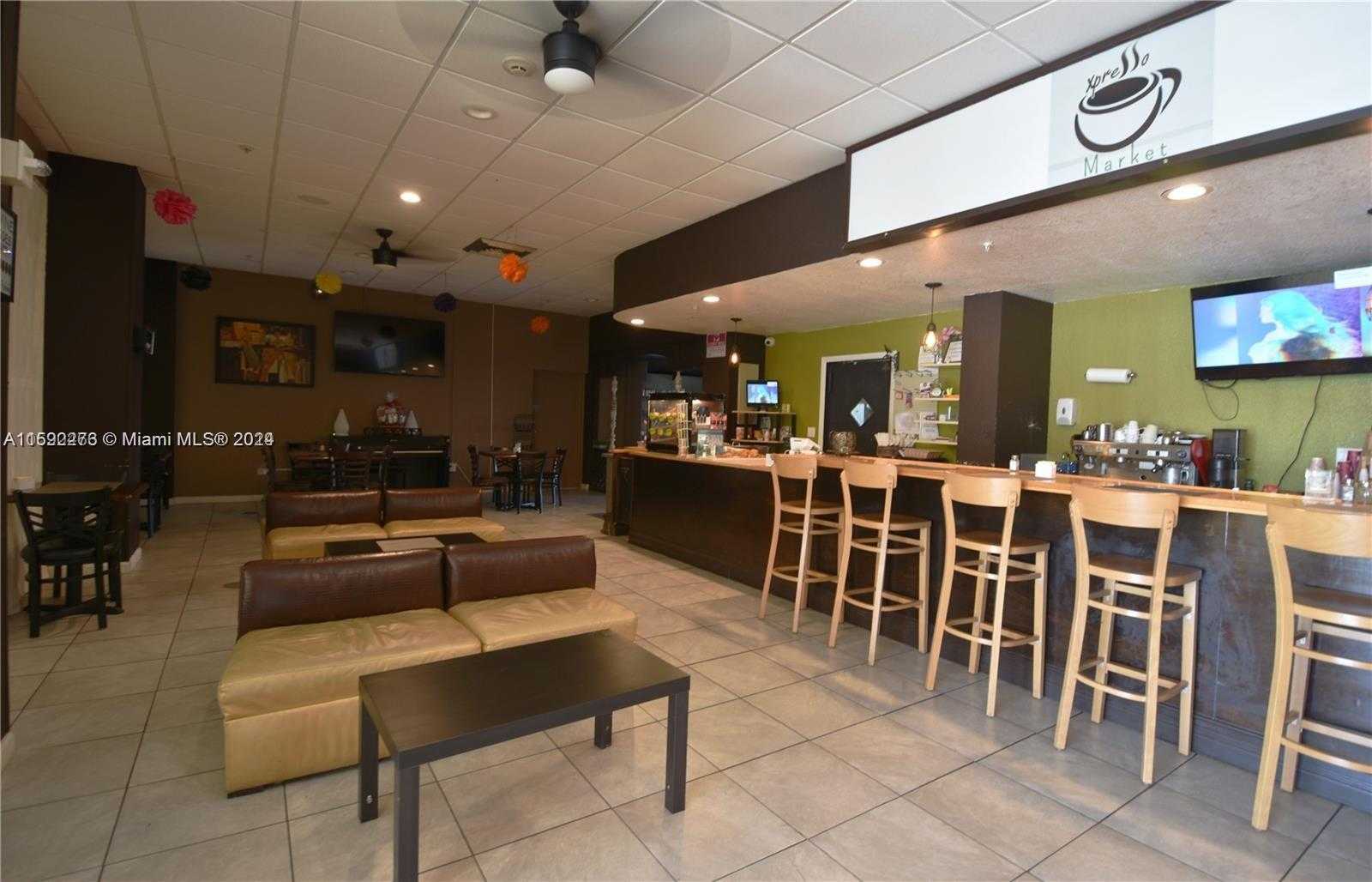 Small Image of 400 KINGS POINT DR #102, Sunny Isles Beach Number 2