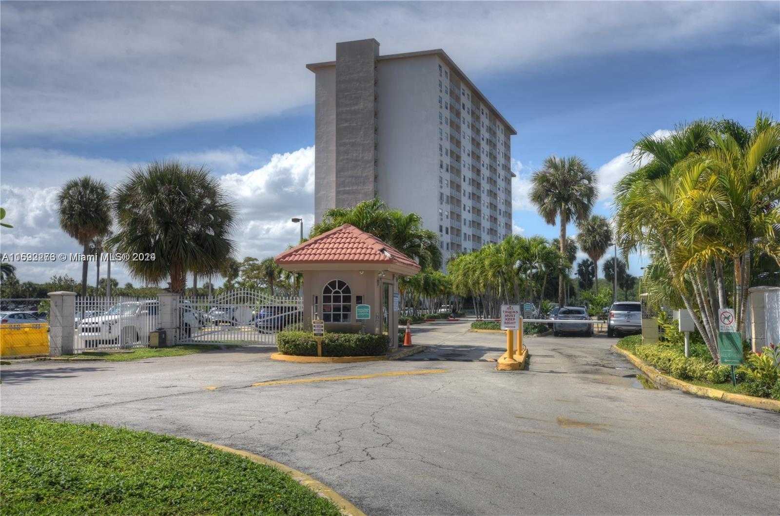 Small Image of 400 KINGS POINT DR #102, Sunny Isles Beach Number 21